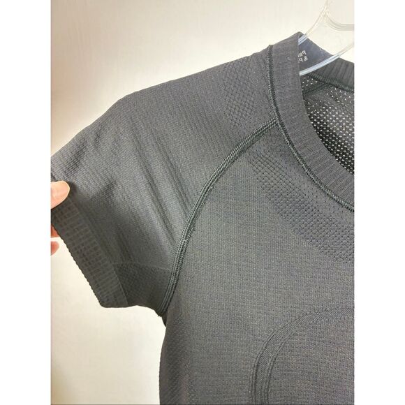 Lululemon Swiftly Tech Short Sleeve in Black and White Ombré Size 6 - Picture 4 of 7